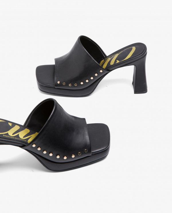 ZUECO TACHAS NAPA NEGRO