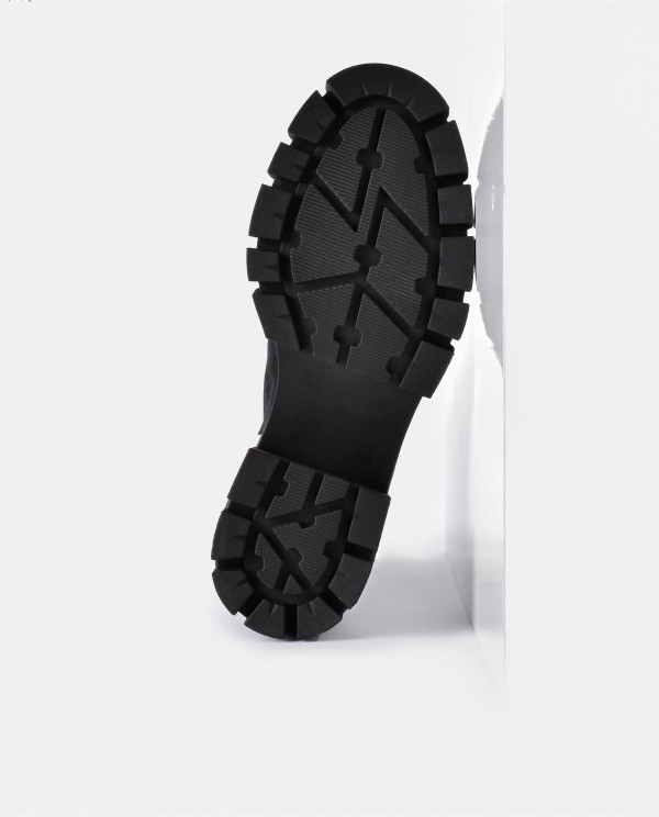 BOOT WITH BLACK LYCRA STRECH LACES